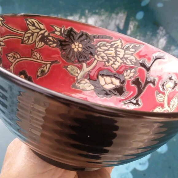 2 Chinese Famille Rose (Black and Red) Interior Enameled Porcelain Bowls - Picture 7 of 10